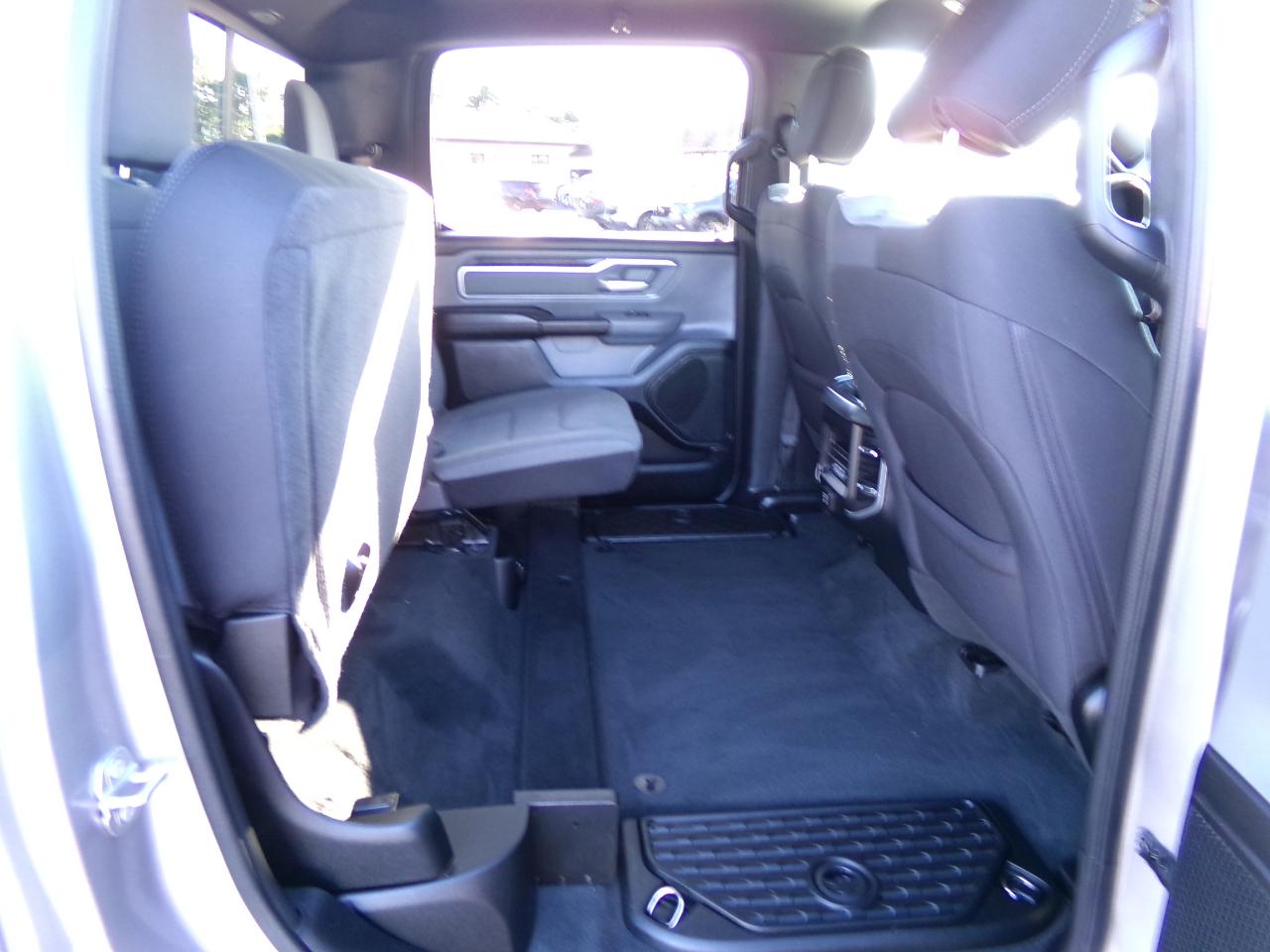 RAM 1500 Big Horn 4x4 Crew Cab 5'7" Box 2021