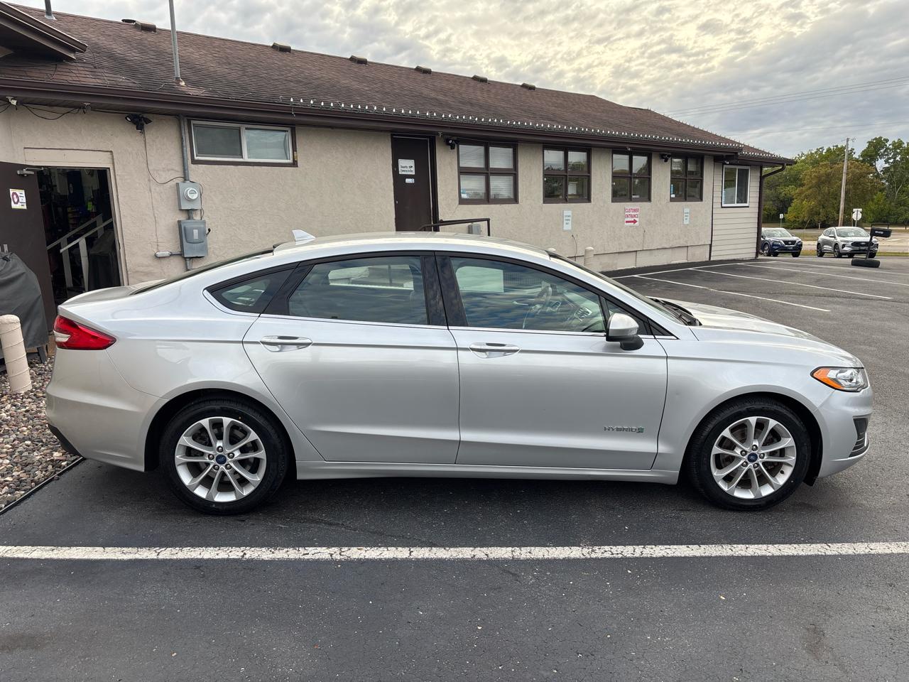 Ford Fusion Hybrid SE FWD 2019