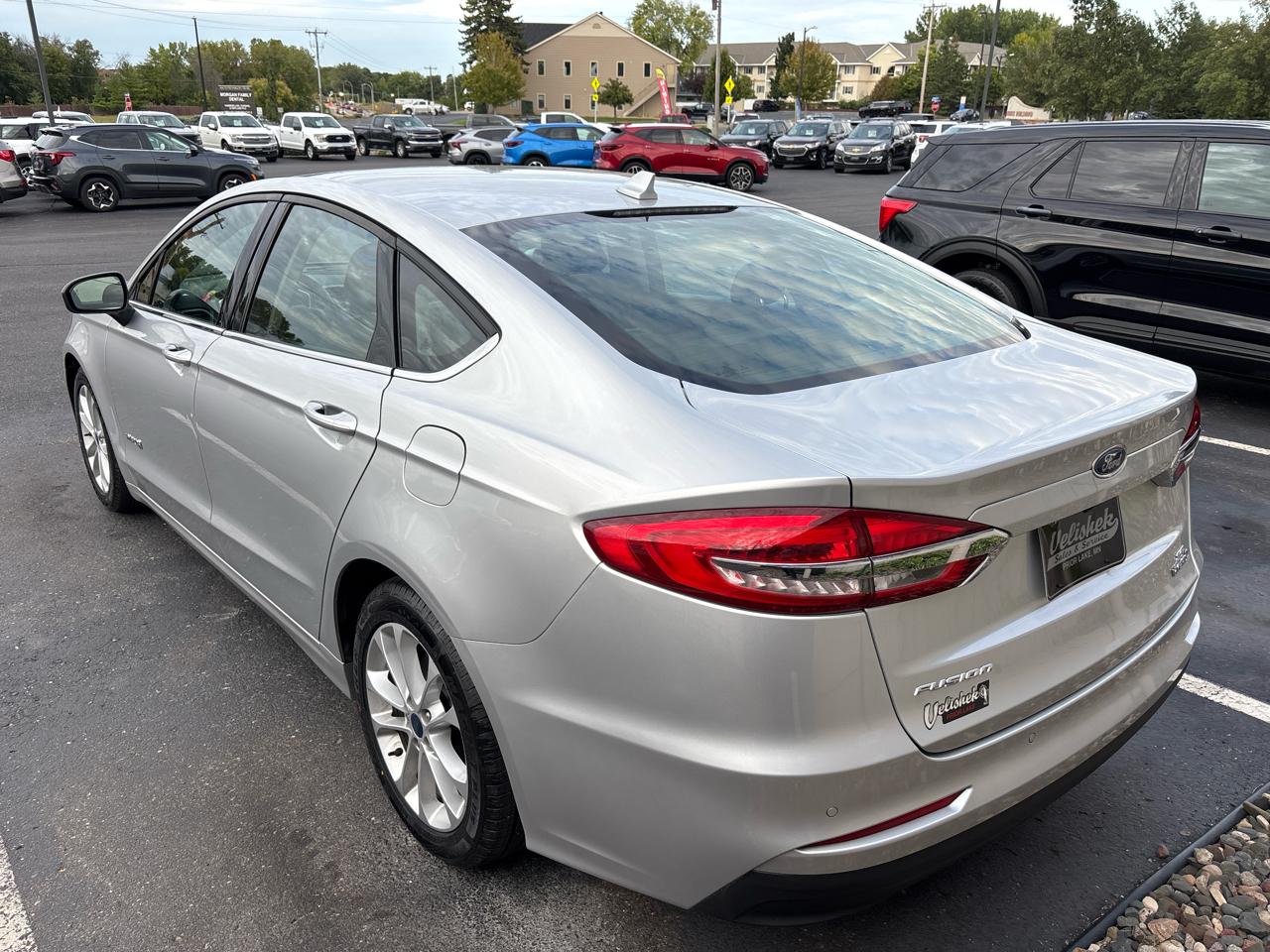 Ford Fusion Hybrid SE FWD 2019