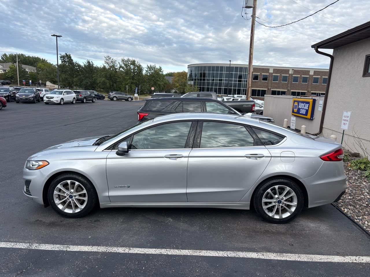 Ford Fusion Hybrid SE FWD 2019