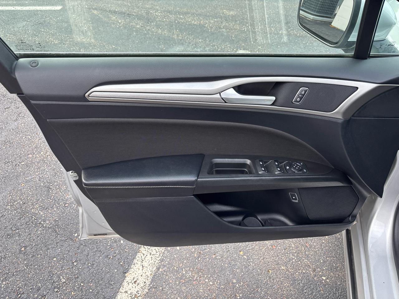 Ford Fusion Hybrid SE FWD 2019