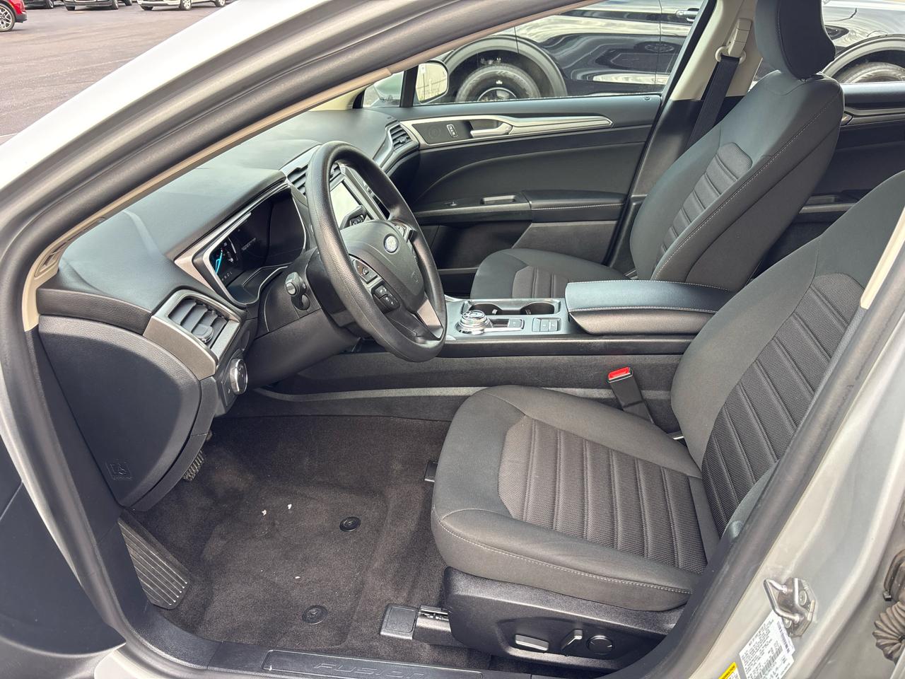 Ford Fusion Hybrid SE FWD 2019