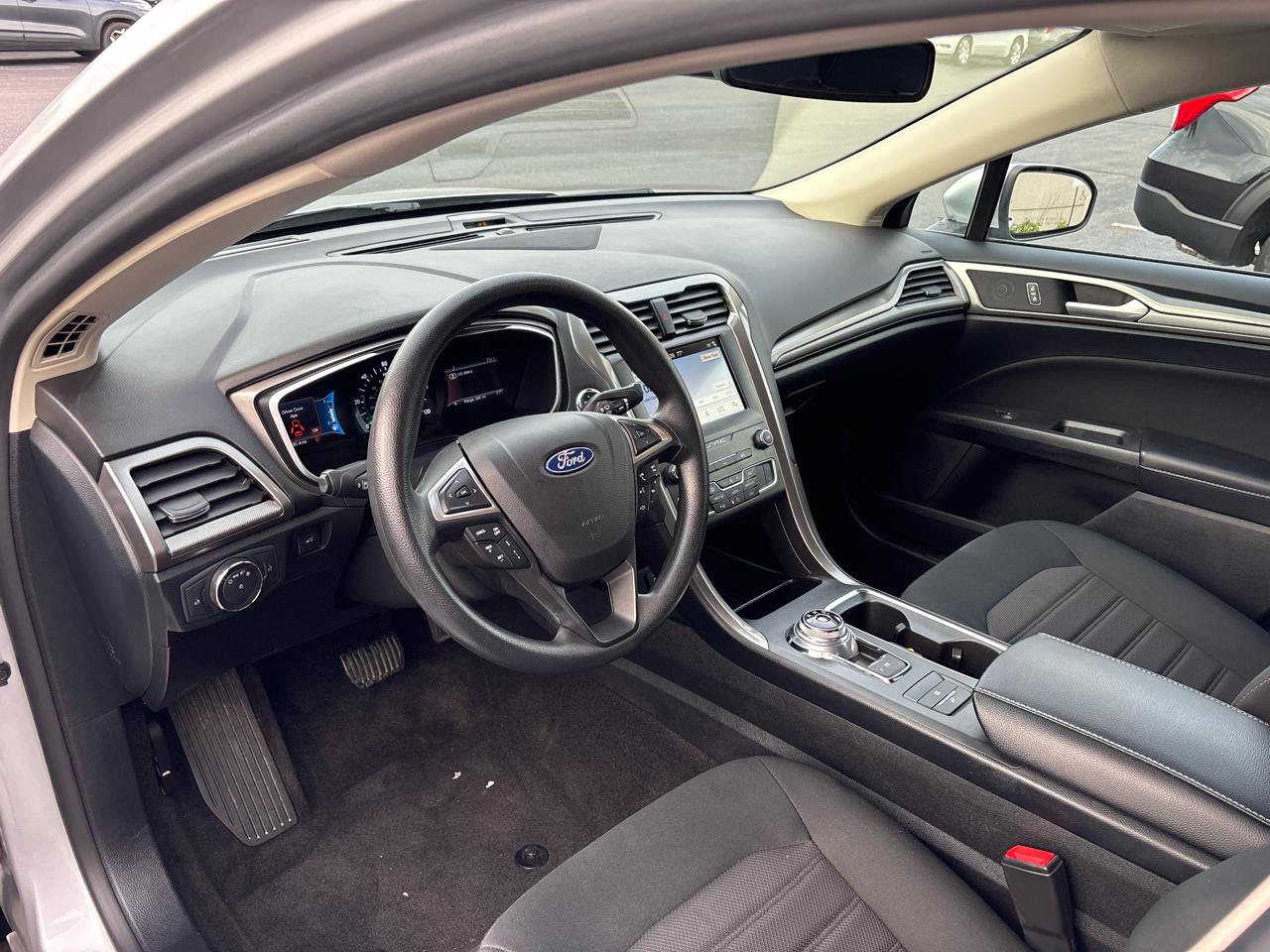 Ford Fusion Hybrid SE FWD 2019