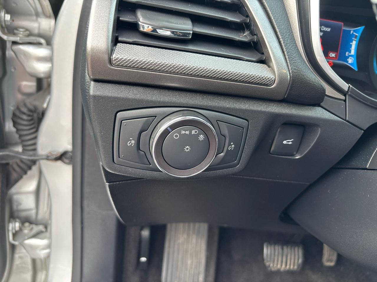Ford Fusion Hybrid SE FWD 2019
