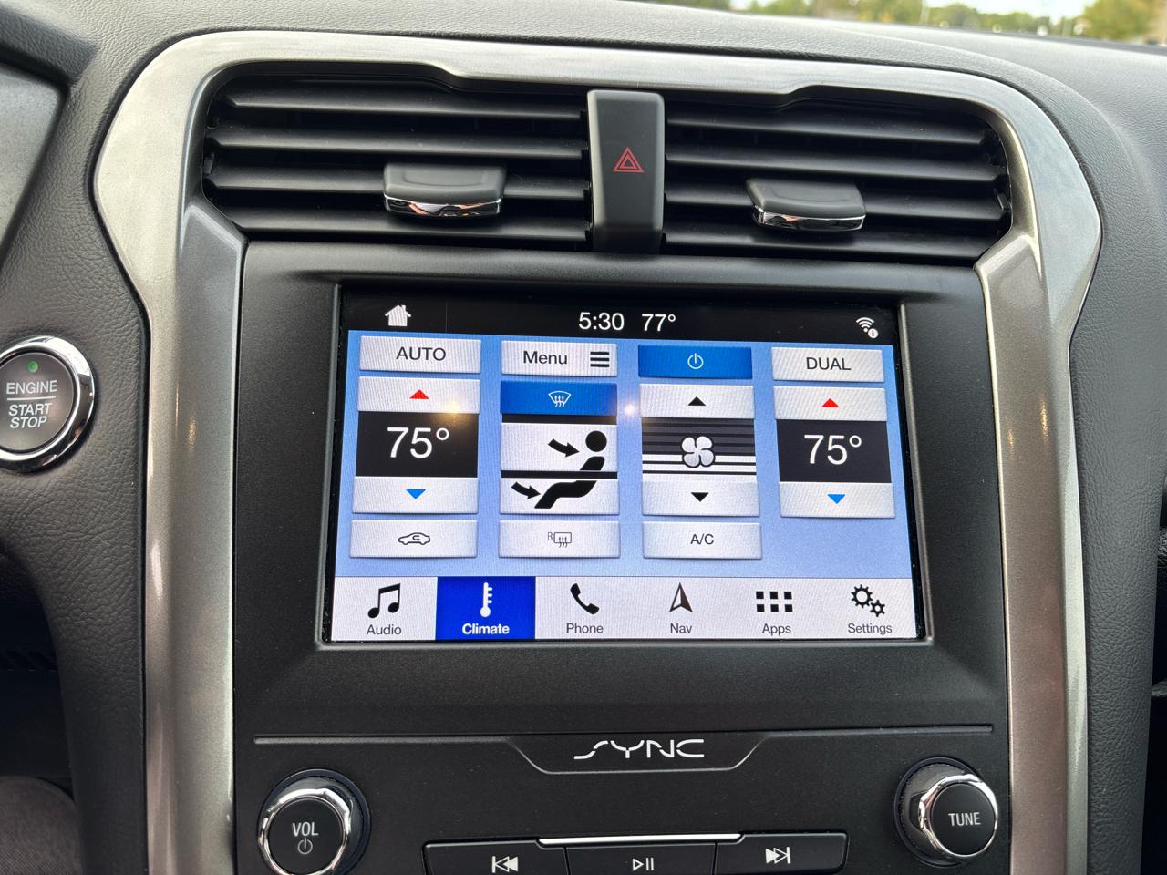 Ford Fusion Hybrid SE FWD 2019
