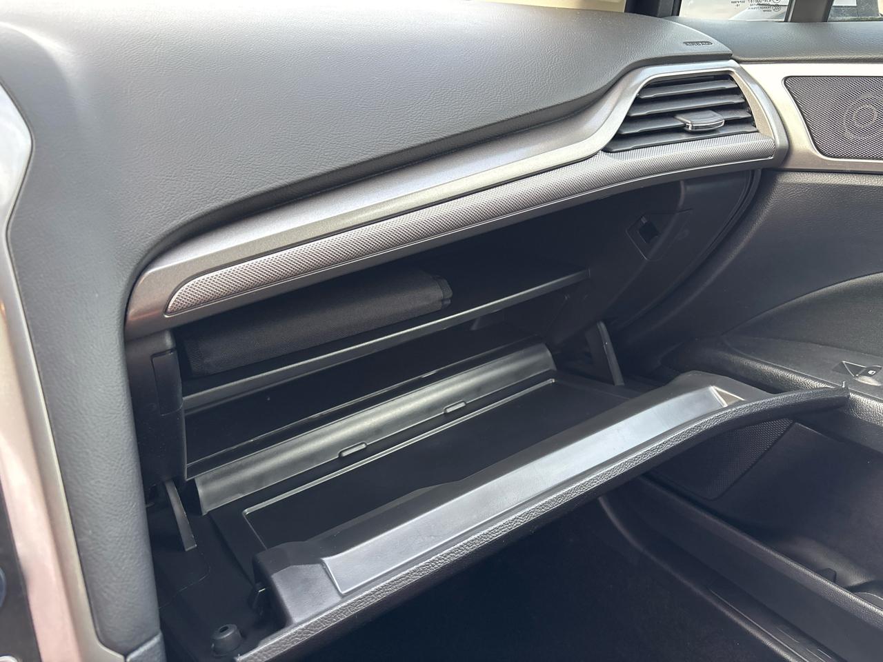 Ford Fusion Hybrid SE FWD 2019