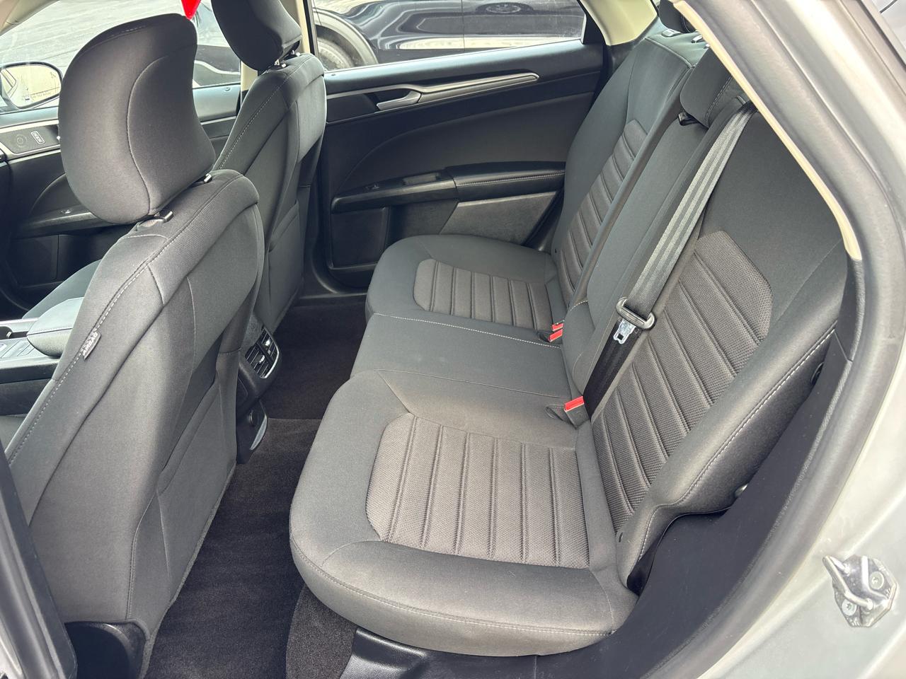 Ford Fusion Hybrid SE FWD 2019