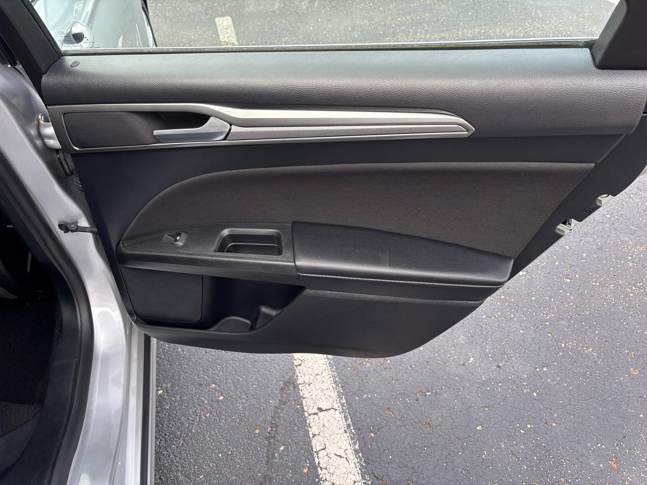 Ford Fusion Hybrid SE FWD 2019