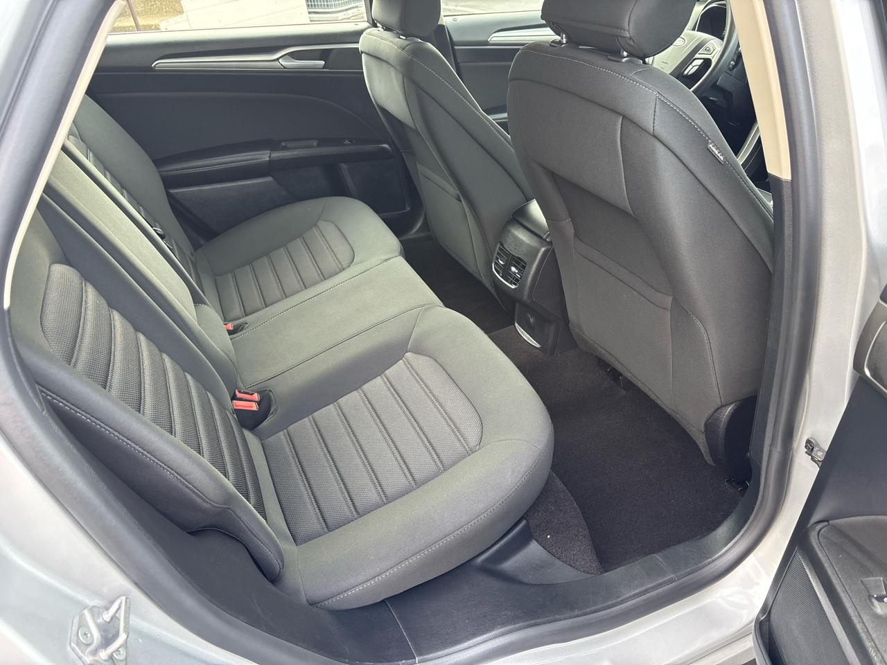 Ford Fusion Hybrid SE FWD 2019