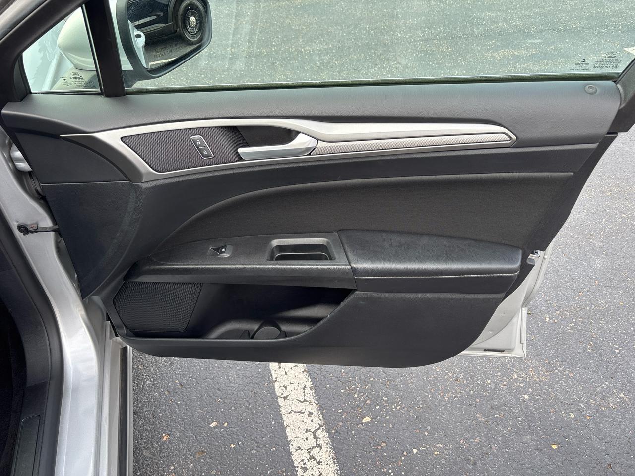 Ford Fusion Hybrid SE FWD 2019