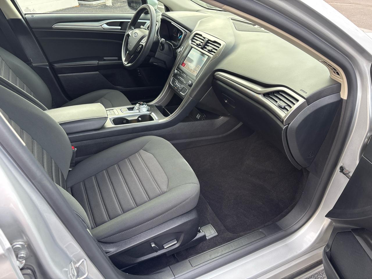 Ford Fusion Hybrid SE FWD 2019