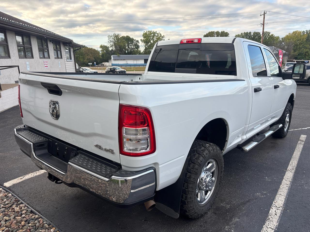 RAM 2500 Tradesman 4x4 Crew Cab 6'4" Box 2023