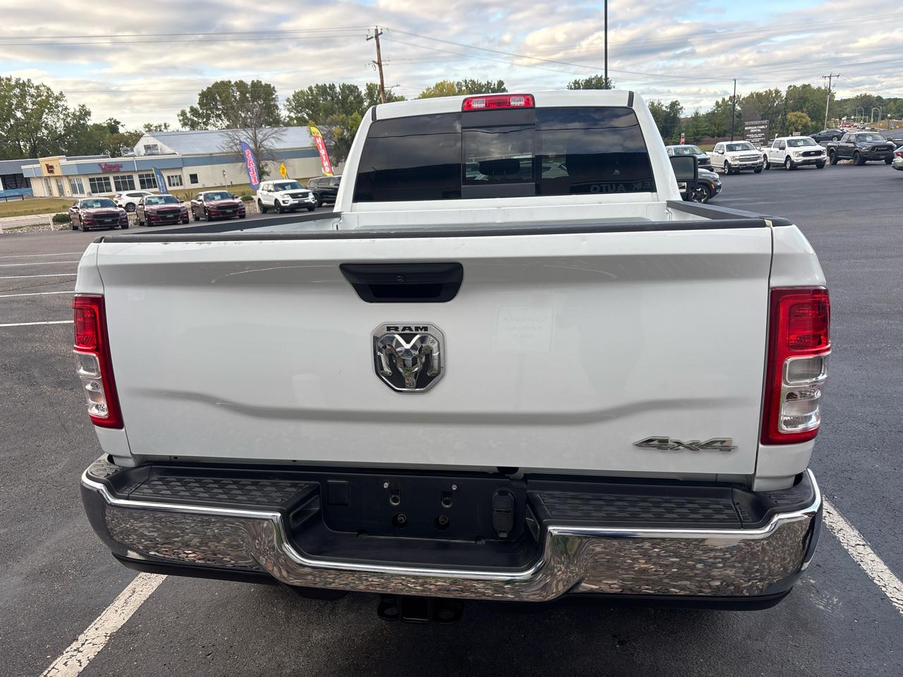 RAM 2500 Tradesman 4x4 Crew Cab 6'4" Box 2023