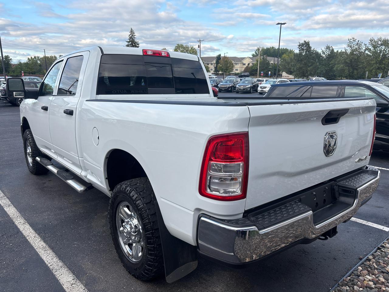 RAM 2500 Tradesman 4x4 Crew Cab 6'4" Box 2023