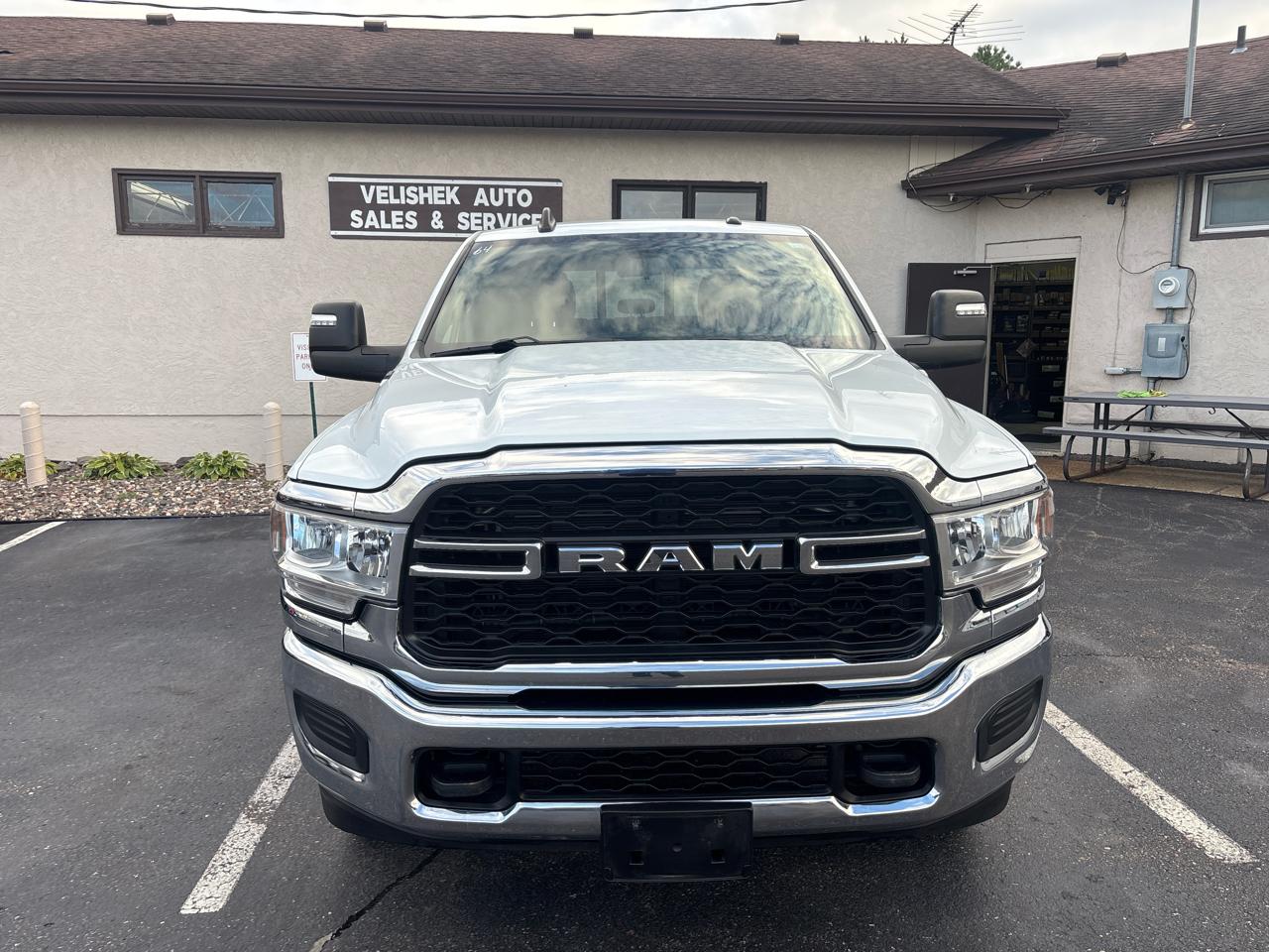 RAM 2500 Tradesman 4x4 Crew Cab 6'4" Box 2023
