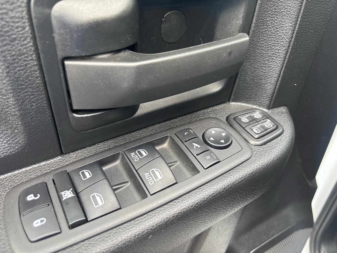 RAM 2500 Tradesman 4x4 Crew Cab 6'4" Box 2023