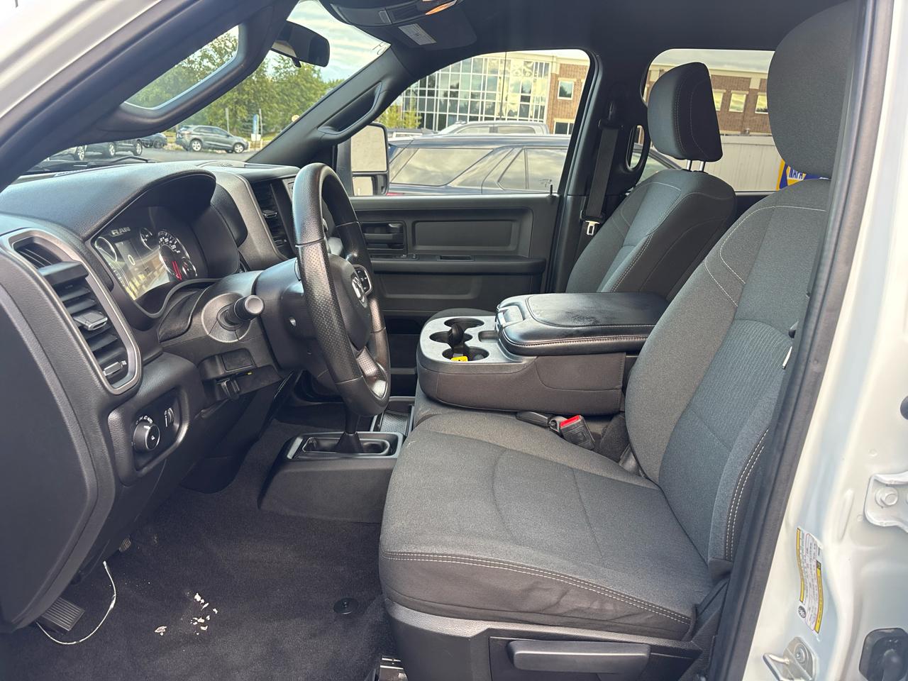 RAM 2500 Tradesman 4x4 Crew Cab 6'4" Box 2023