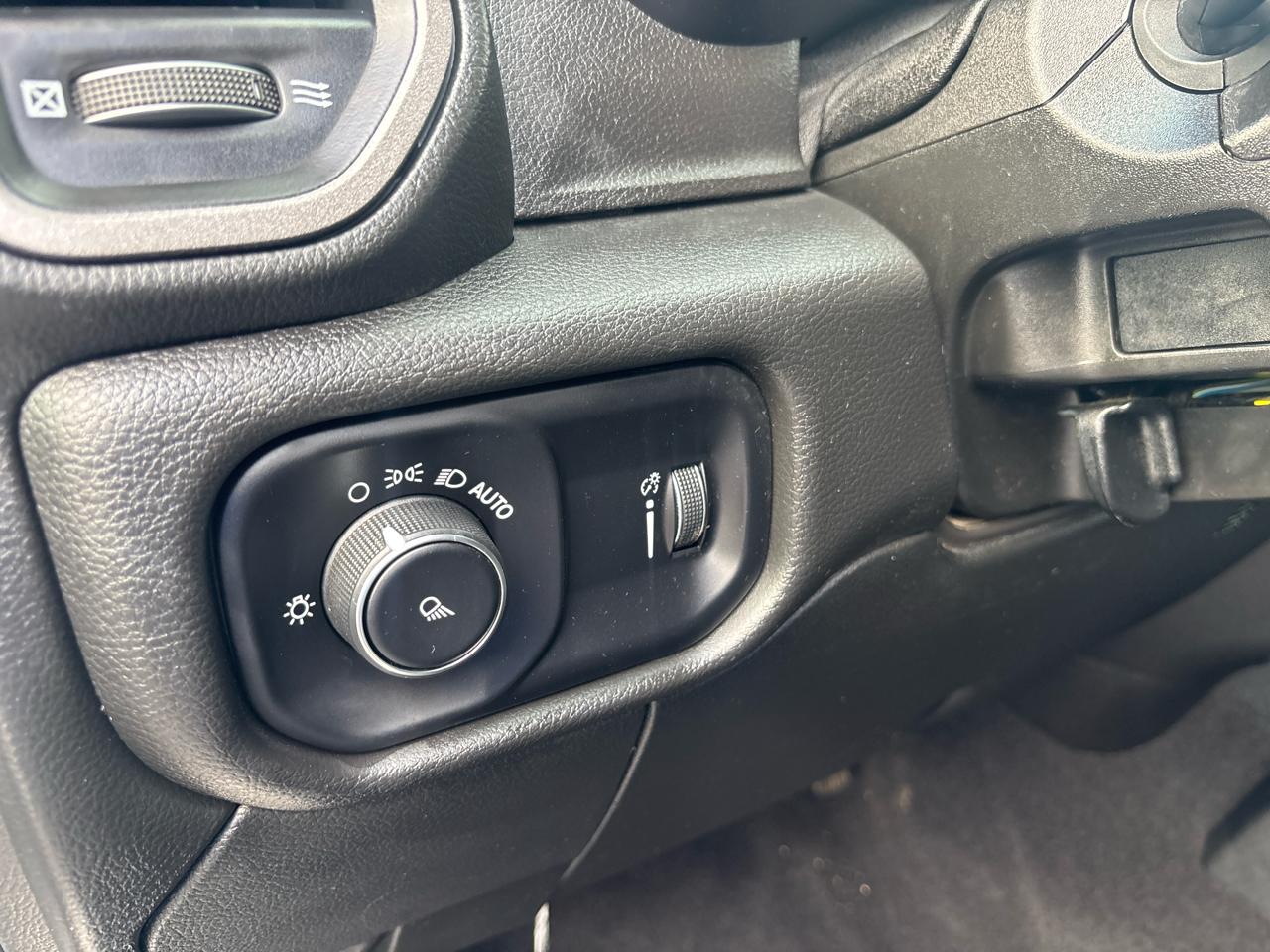 RAM 2500 Tradesman 4x4 Crew Cab 6'4" Box 2023