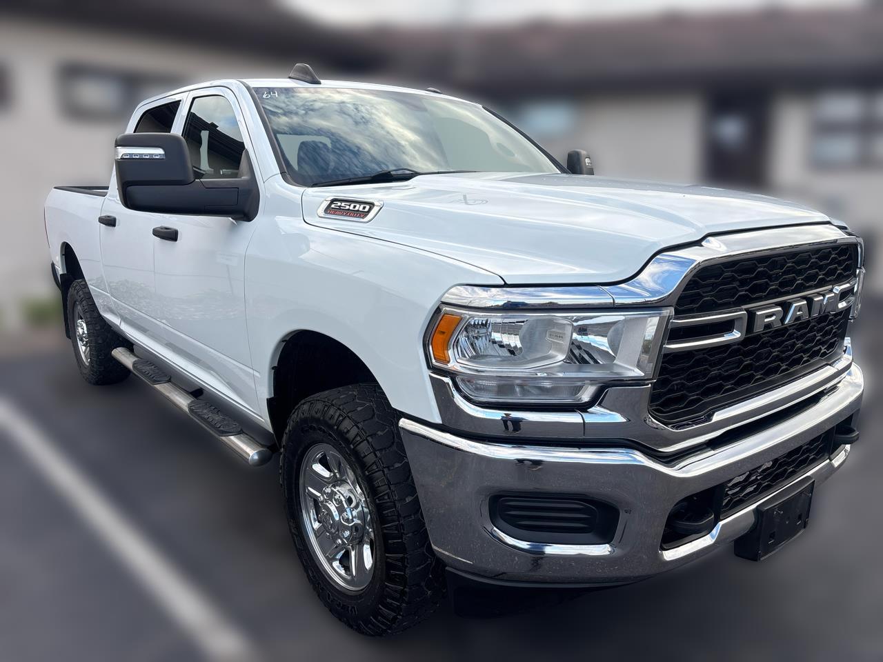 RAM 2500 Tradesman 4x4 Crew Cab 6'4" Box 2023