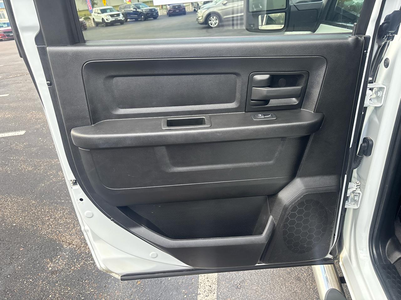 RAM 2500 Tradesman 4x4 Crew Cab 6'4" Box 2023
