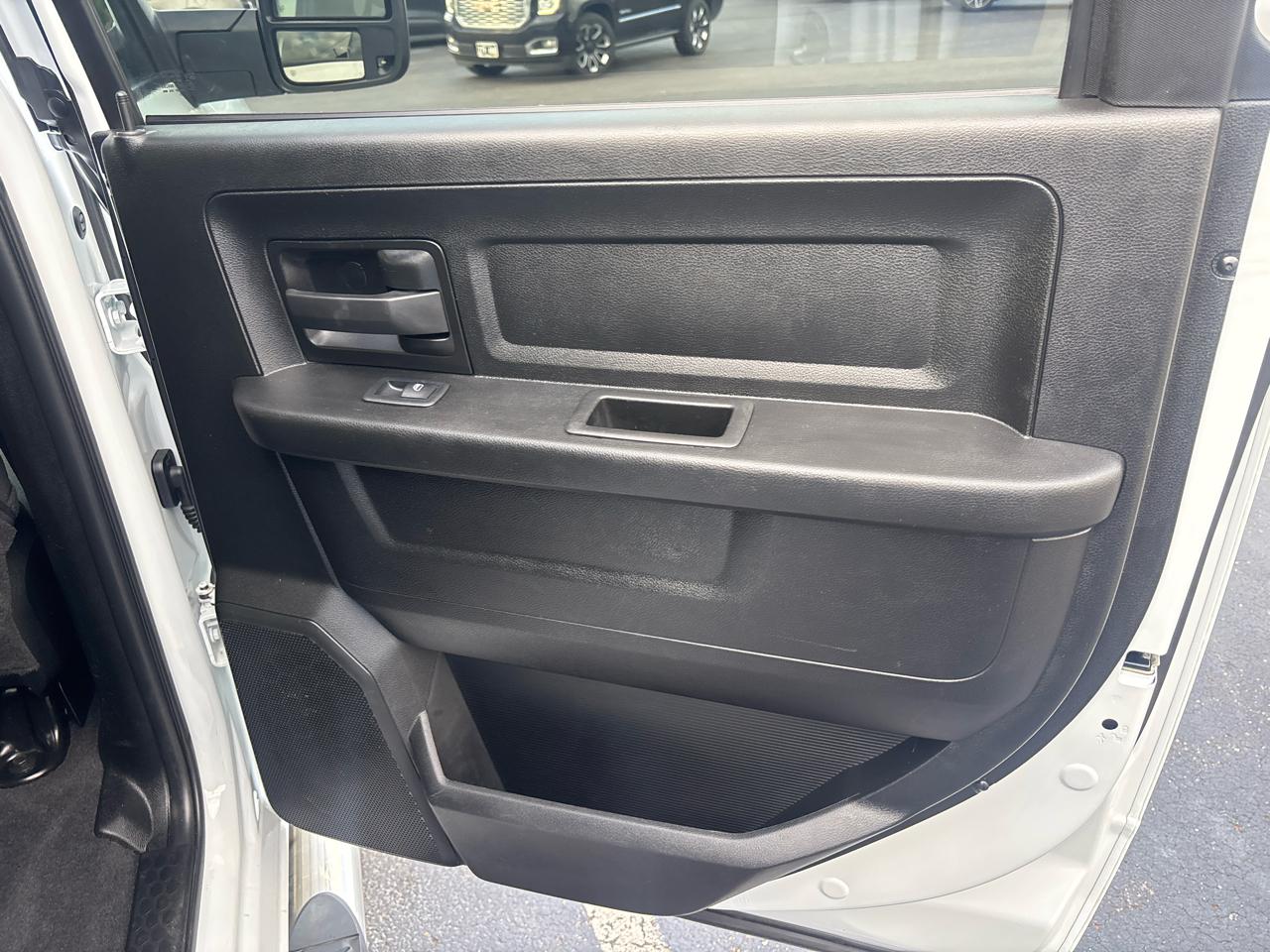RAM 2500 Tradesman 4x4 Crew Cab 6'4" Box 2023