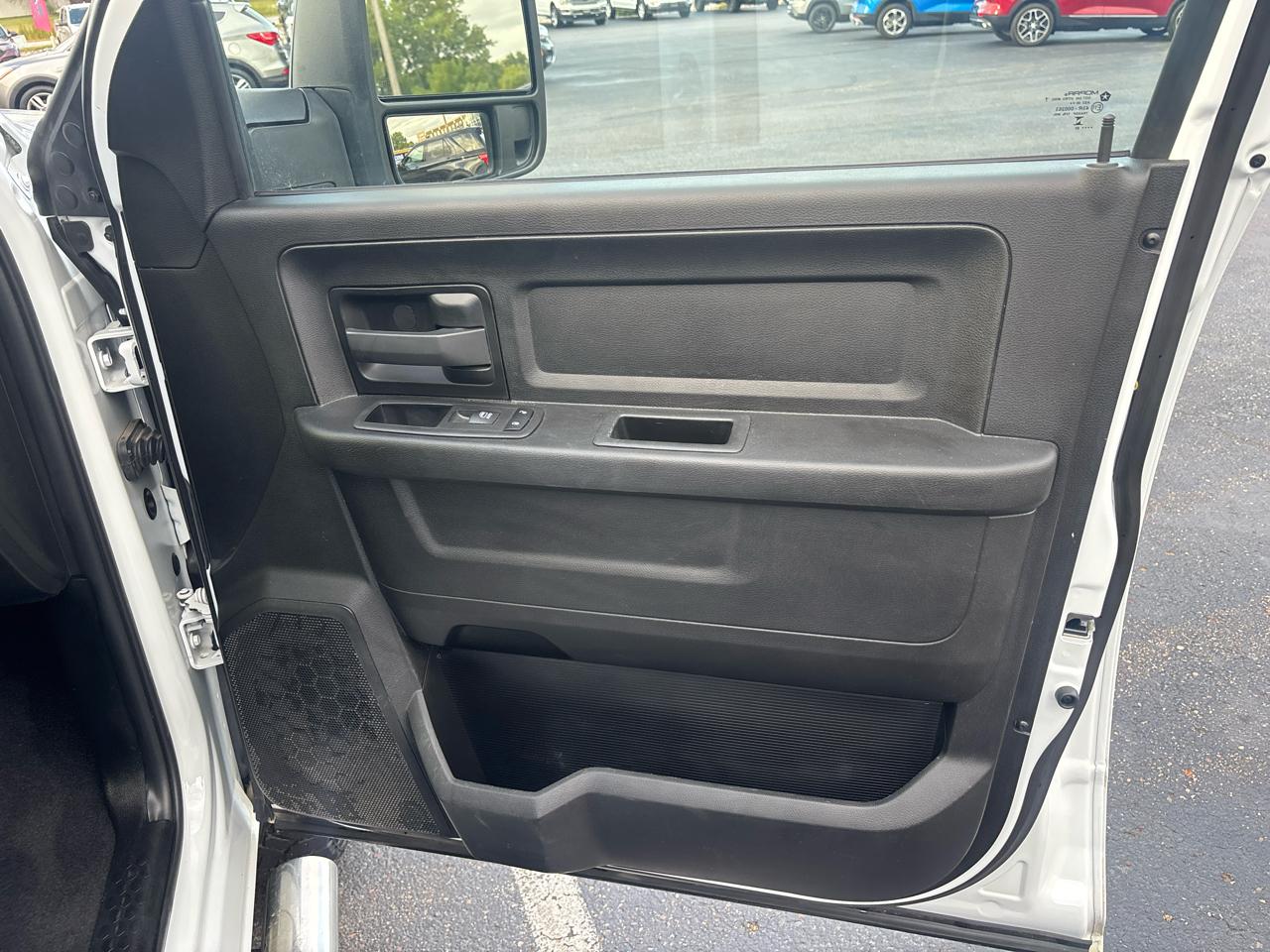 RAM 2500 Tradesman 4x4 Crew Cab 6'4" Box 2023