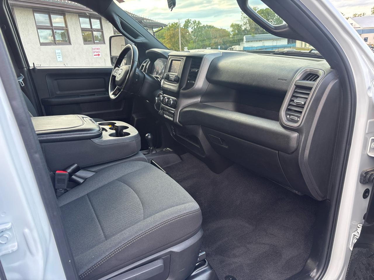 RAM 2500 Tradesman 4x4 Crew Cab 6'4" Box 2023