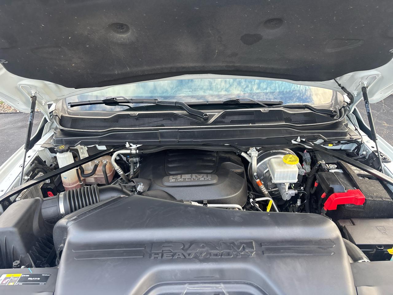RAM 2500 Tradesman 4x4 Crew Cab 6'4" Box 2023