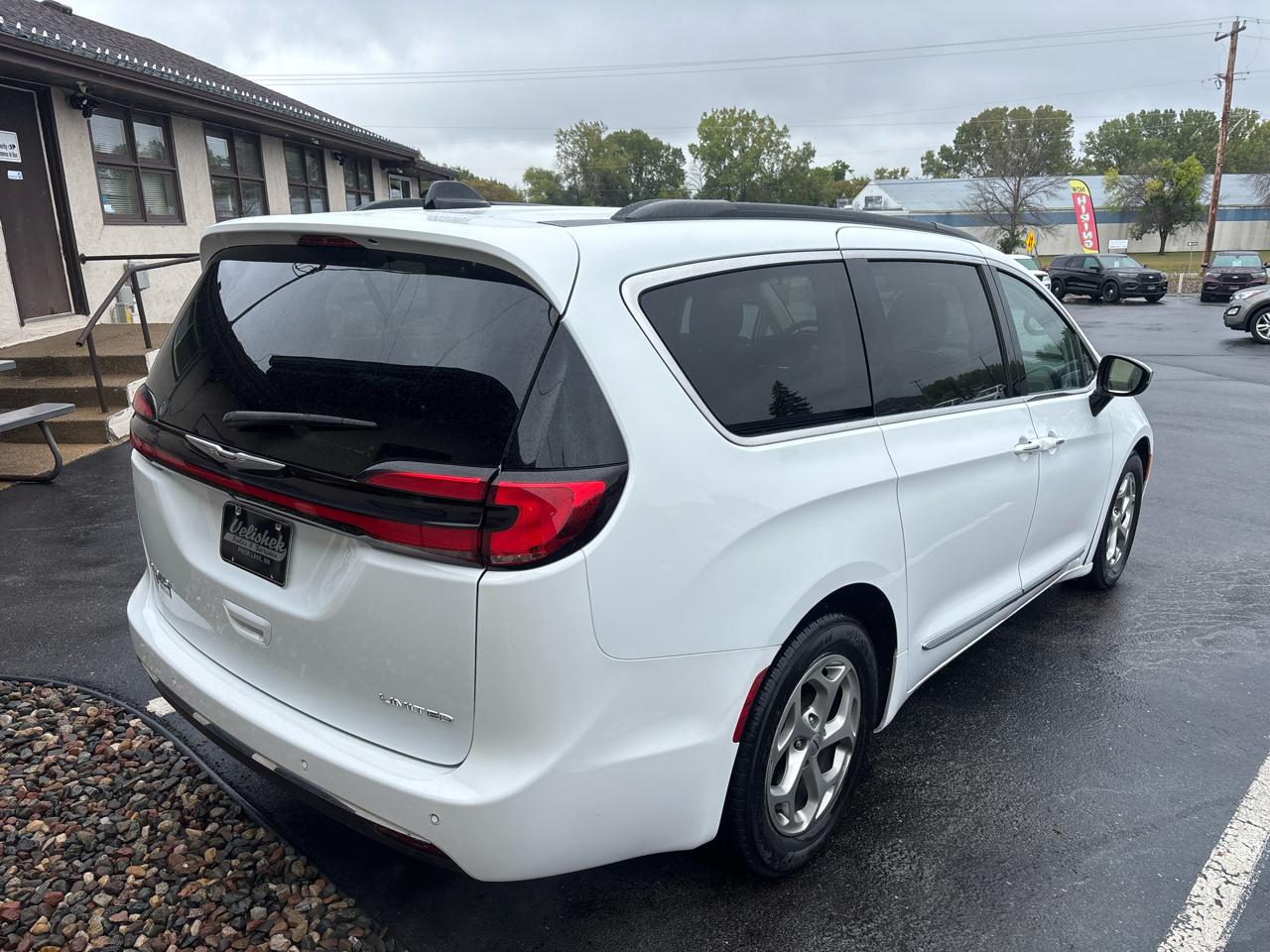 Chrysler Pacifica Limited FWD 2023