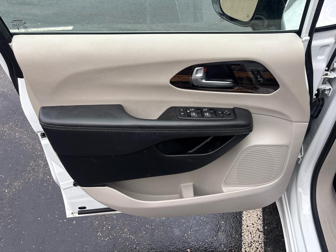 Chrysler Pacifica Limited FWD 2023