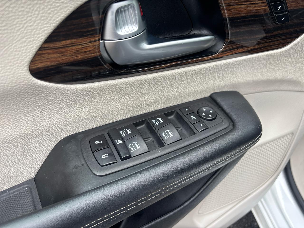 Chrysler Pacifica Limited FWD 2023