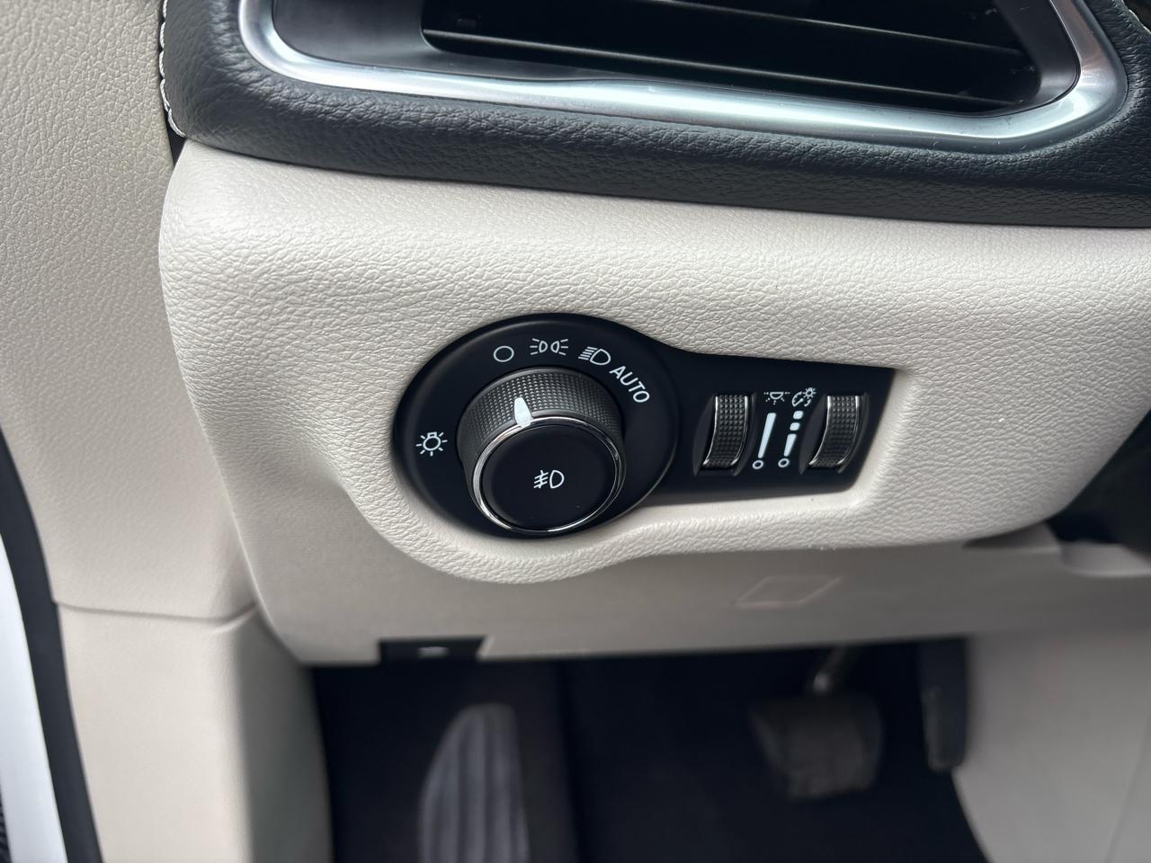 Chrysler Pacifica Limited FWD 2023
