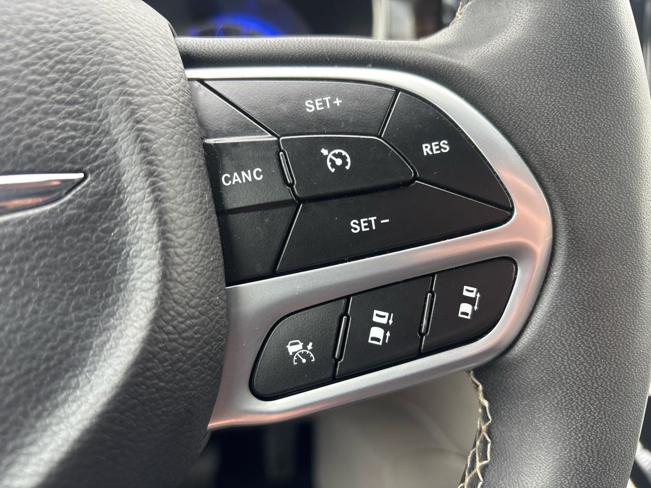 Chrysler Pacifica Limited FWD 2023