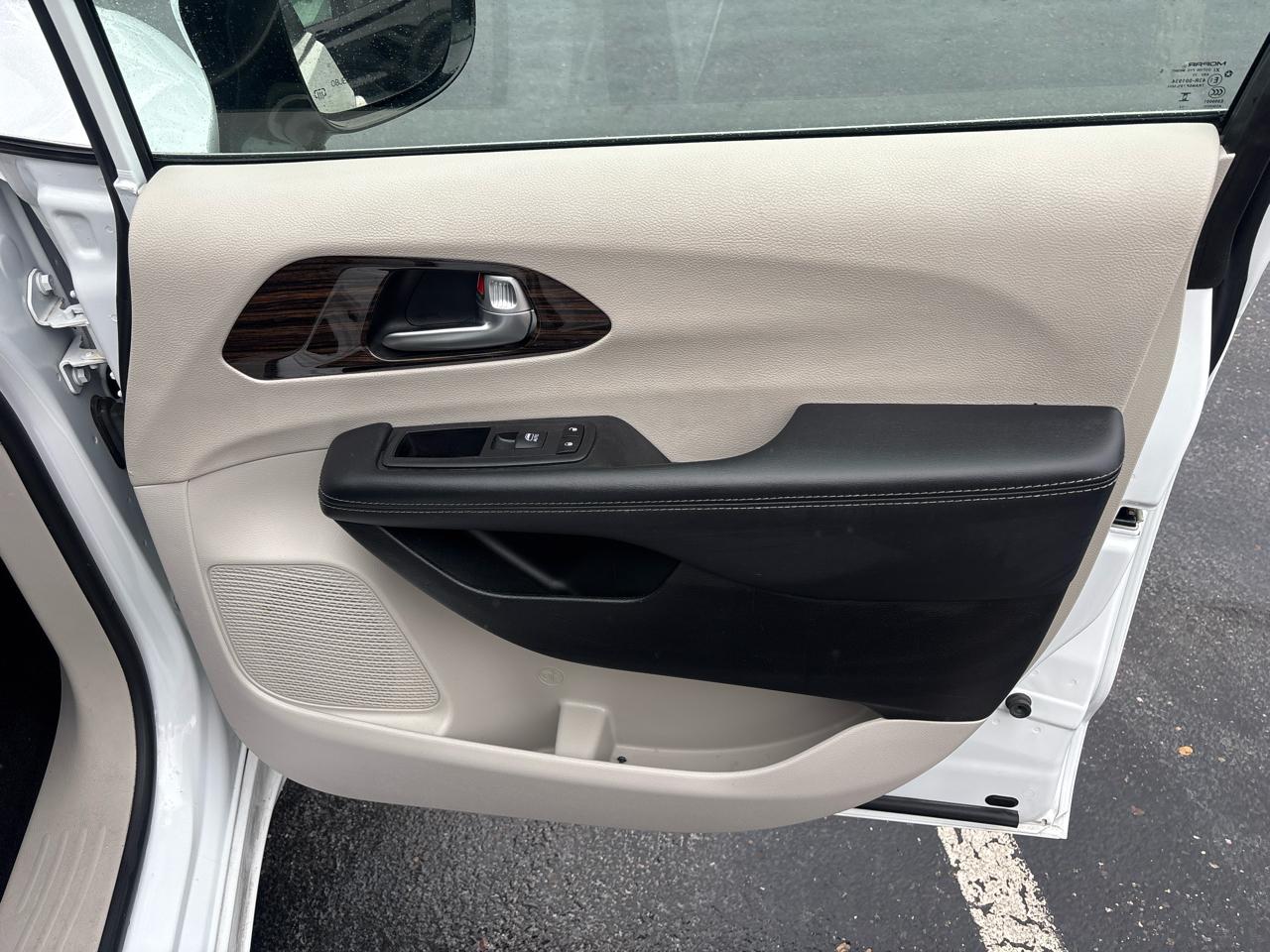 Chrysler Pacifica Limited FWD 2023