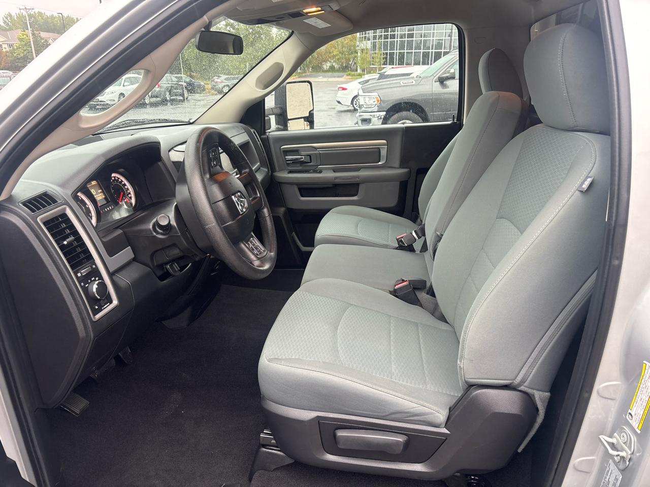 RAM 1500 Tradesman 4x4 Regular Cab 8' Box 2017