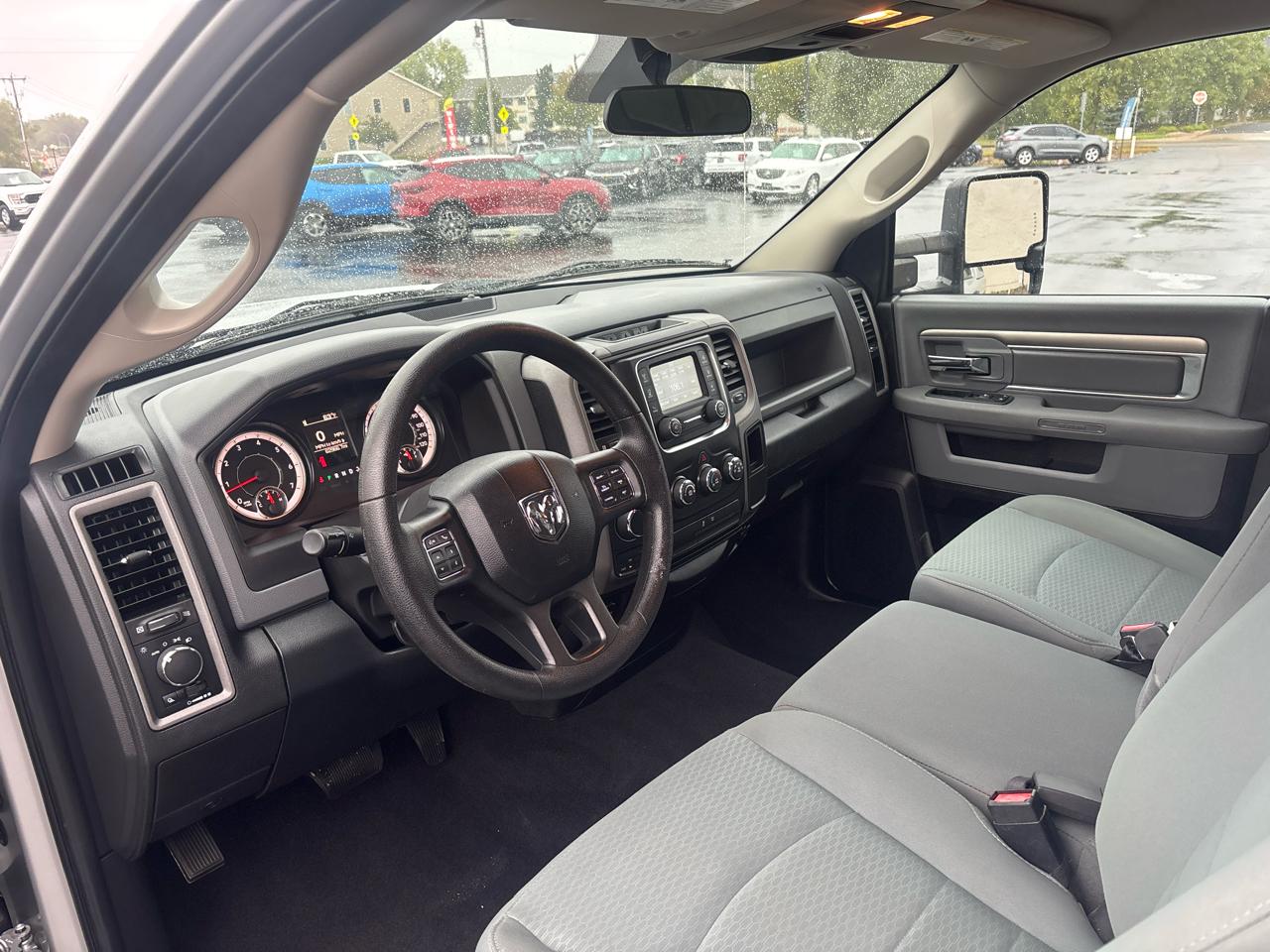 RAM 1500 Tradesman 4x4 Regular Cab 8' Box 2017