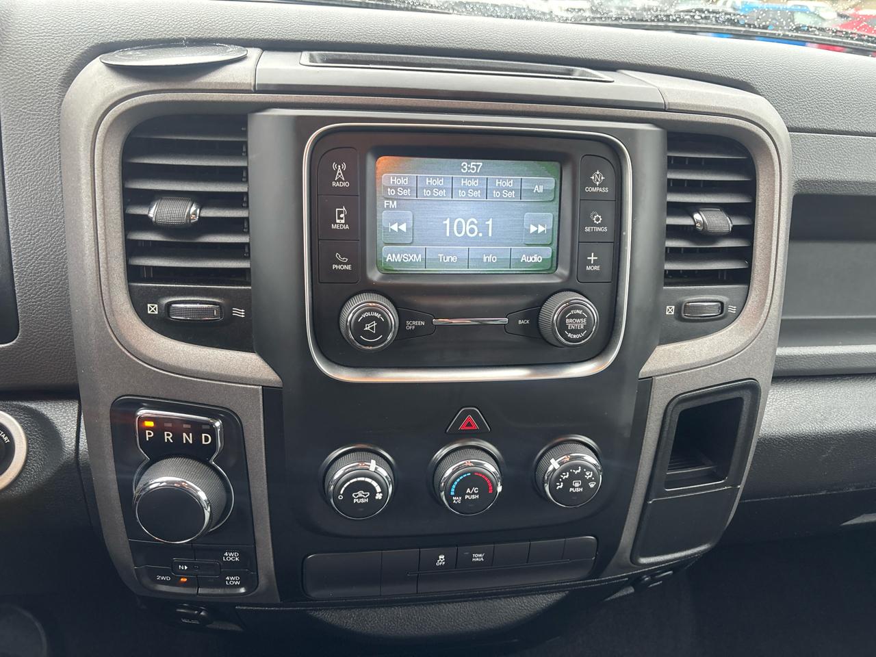 RAM 1500 Tradesman 4x4 Regular Cab 8' Box 2017