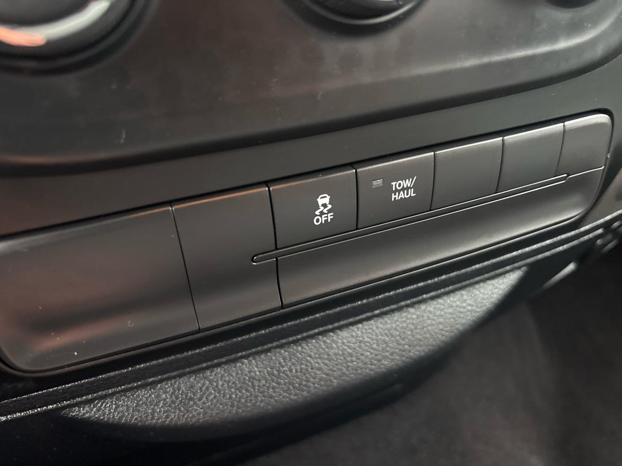 RAM 1500 Tradesman 4x4 Regular Cab 8' Box 2017