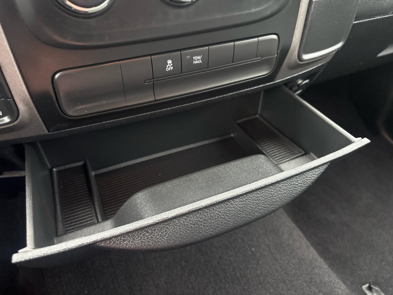RAM 1500 Tradesman 4x4 Regular Cab 8' Box 2017