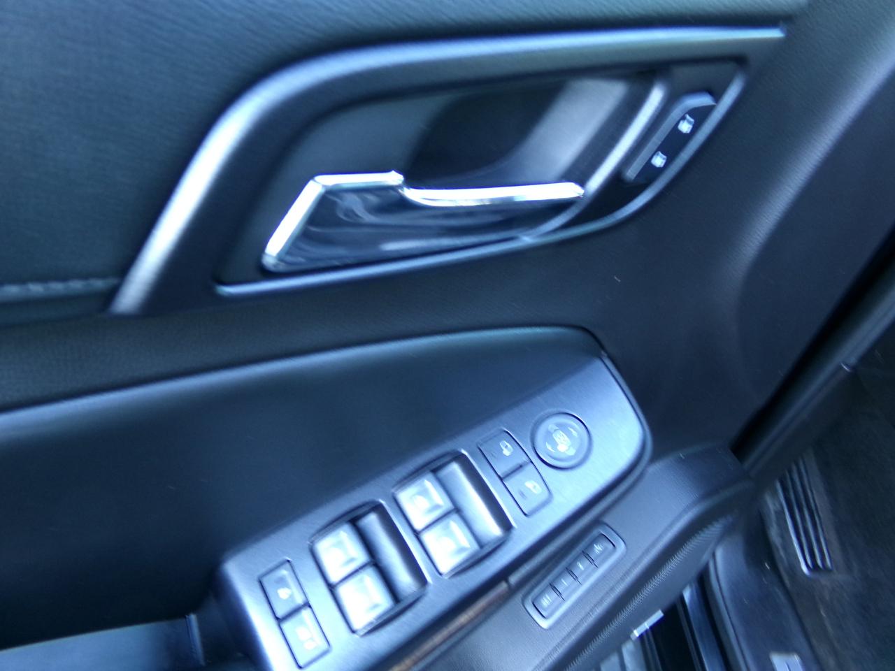 Chevrolet Suburban 4WD 4dr LT 2015