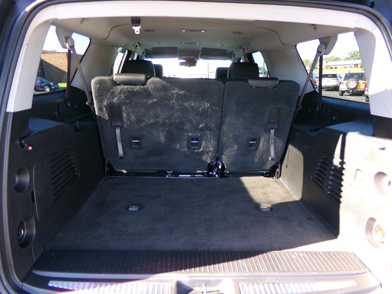 Chevrolet Suburban 4WD 4dr LT 2015