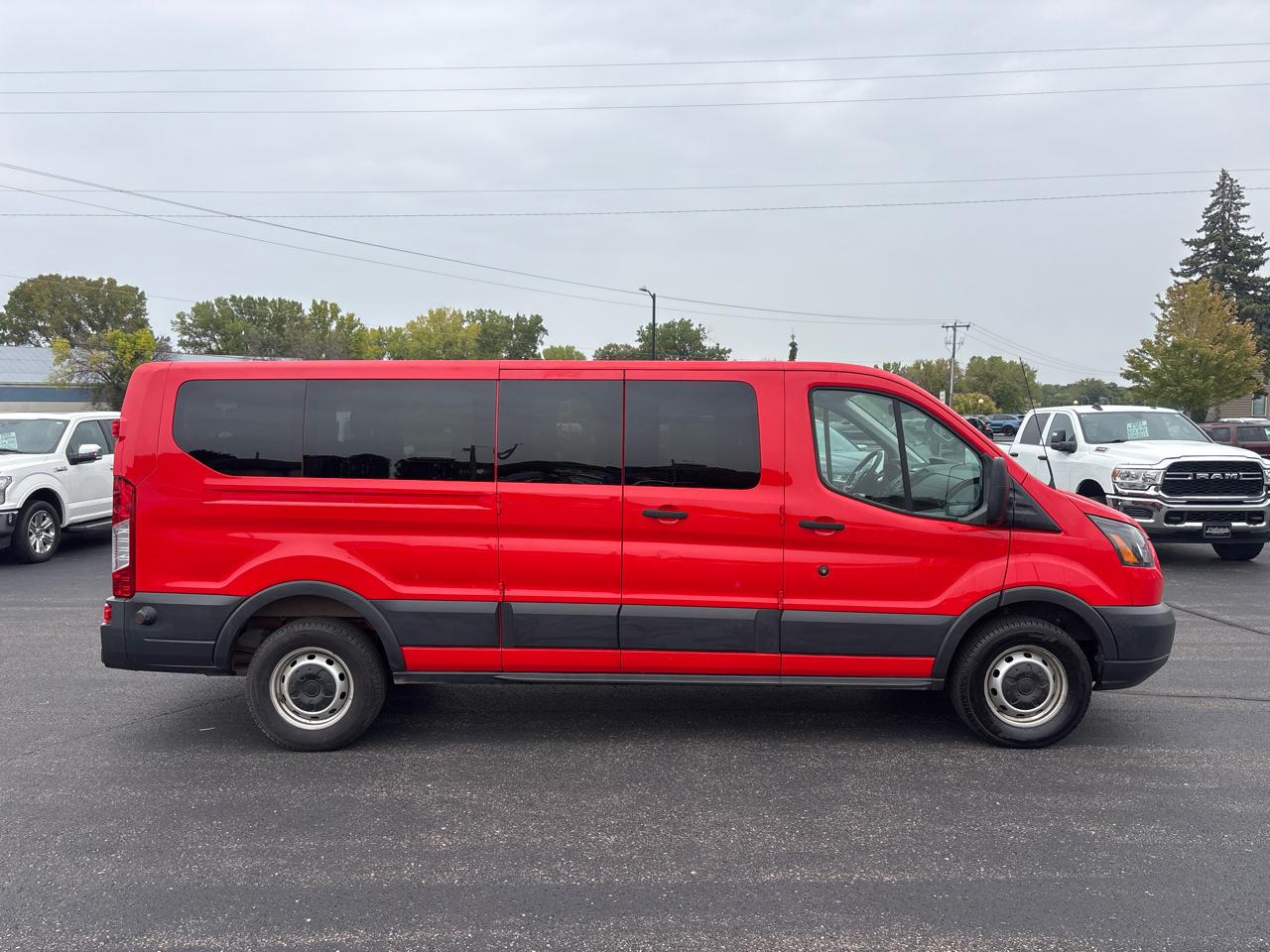 Ford Transit Passenger Wagon T-350 148" Low Roof XLT Swing-Out RH Dr 2018