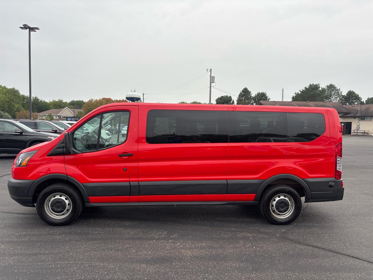 Ford Transit Passenger Wagon T-350 148" Low Roof XLT Swing-Out RH Dr 2018