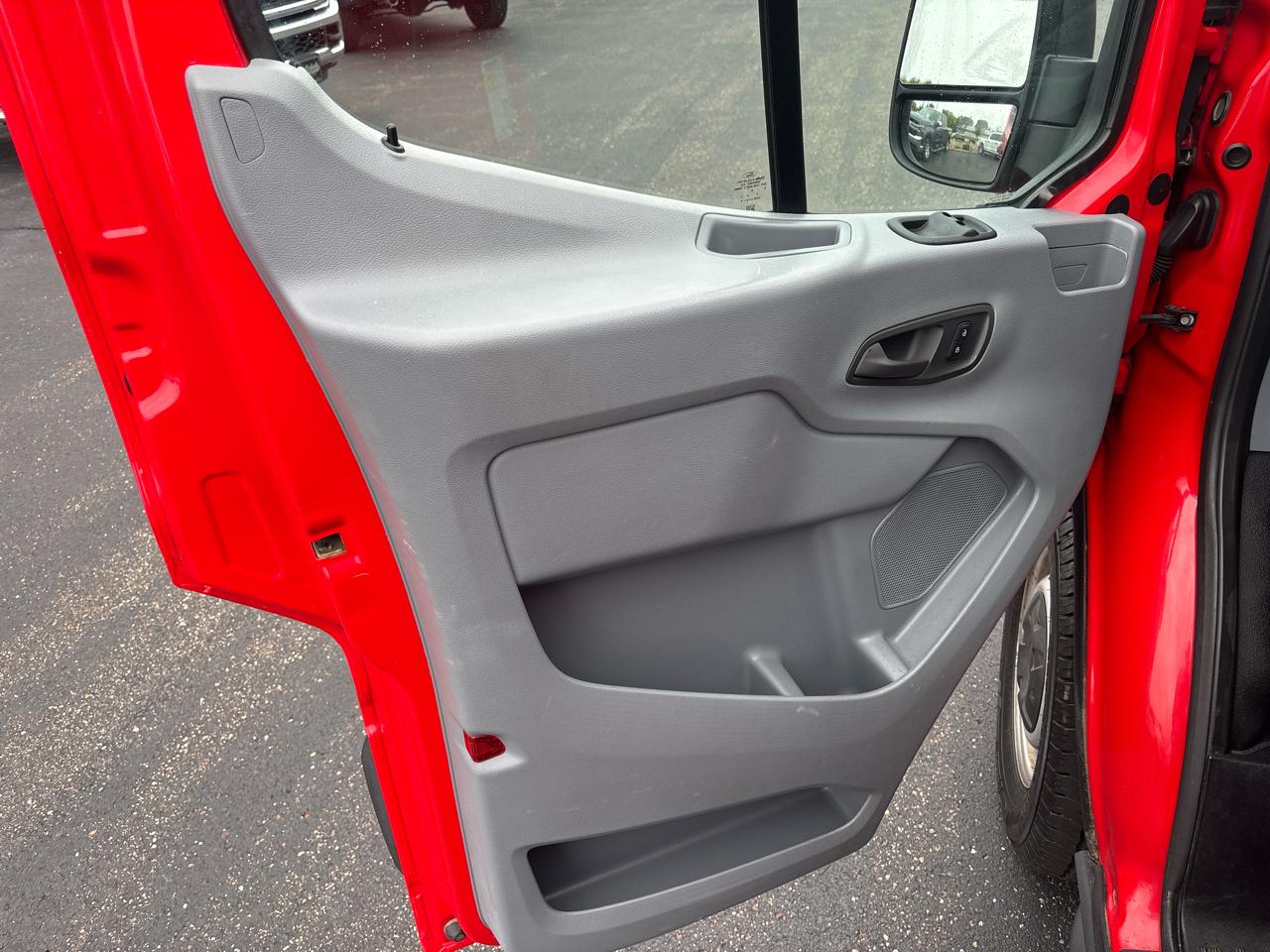 Ford Transit Passenger Wagon T-350 148" Low Roof XLT Swing-Out RH Dr 2018