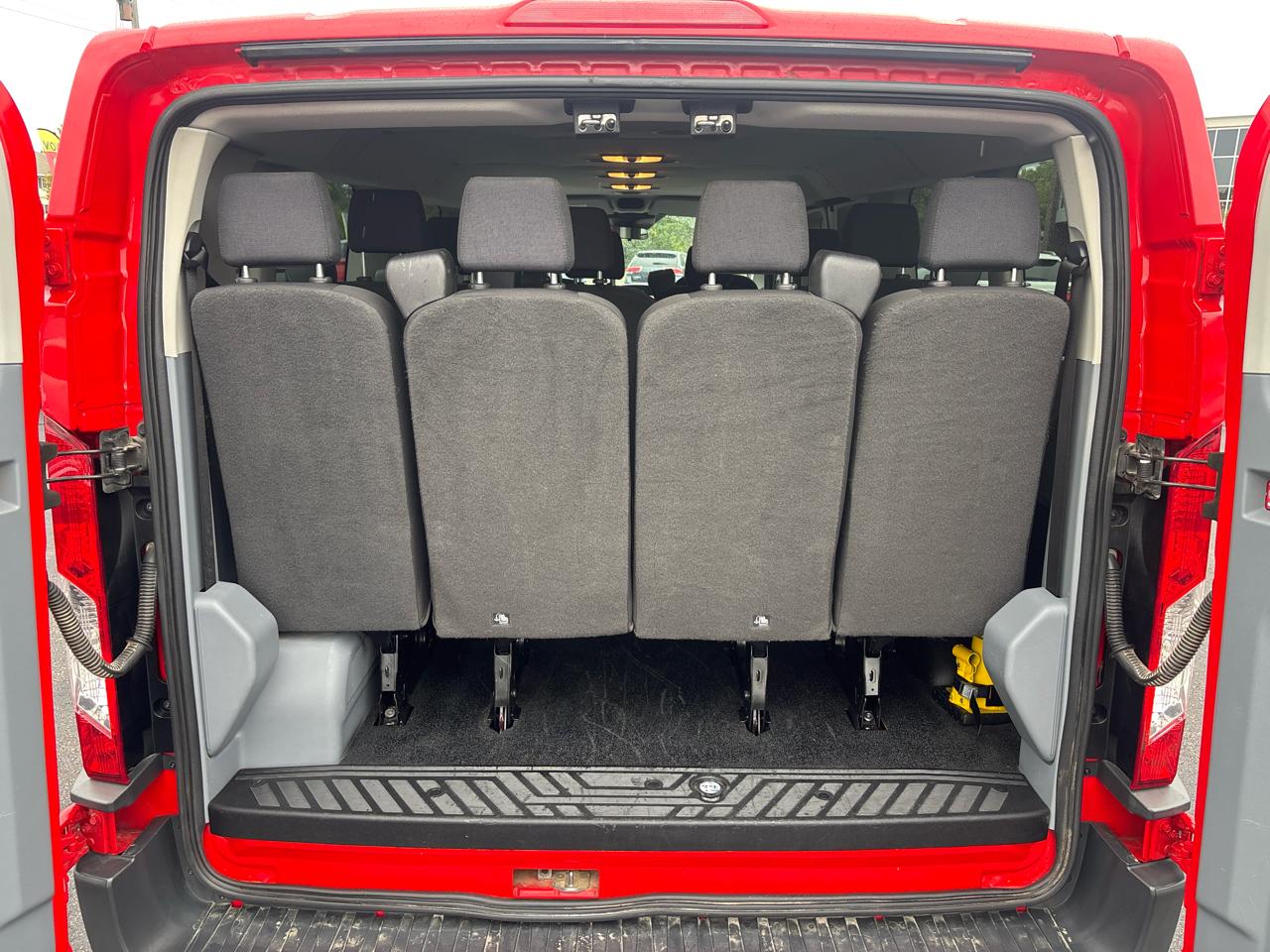 Ford Transit Passenger Wagon T-350 148" Low Roof XLT Swing-Out RH Dr 2018