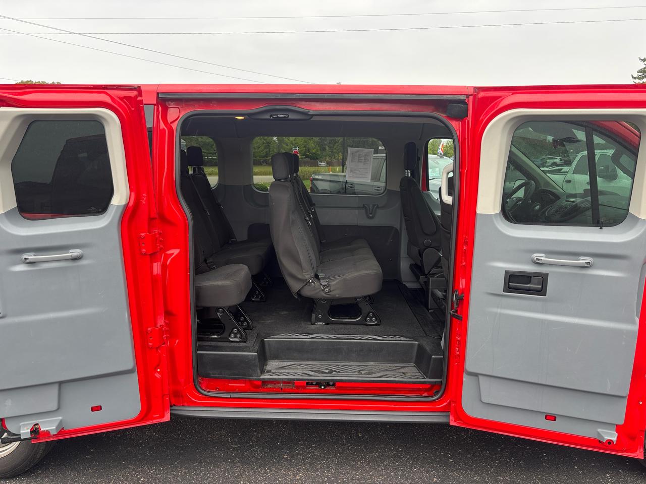Ford Transit Passenger Wagon T-350 148" Low Roof XLT Swing-Out RH Dr 2018
