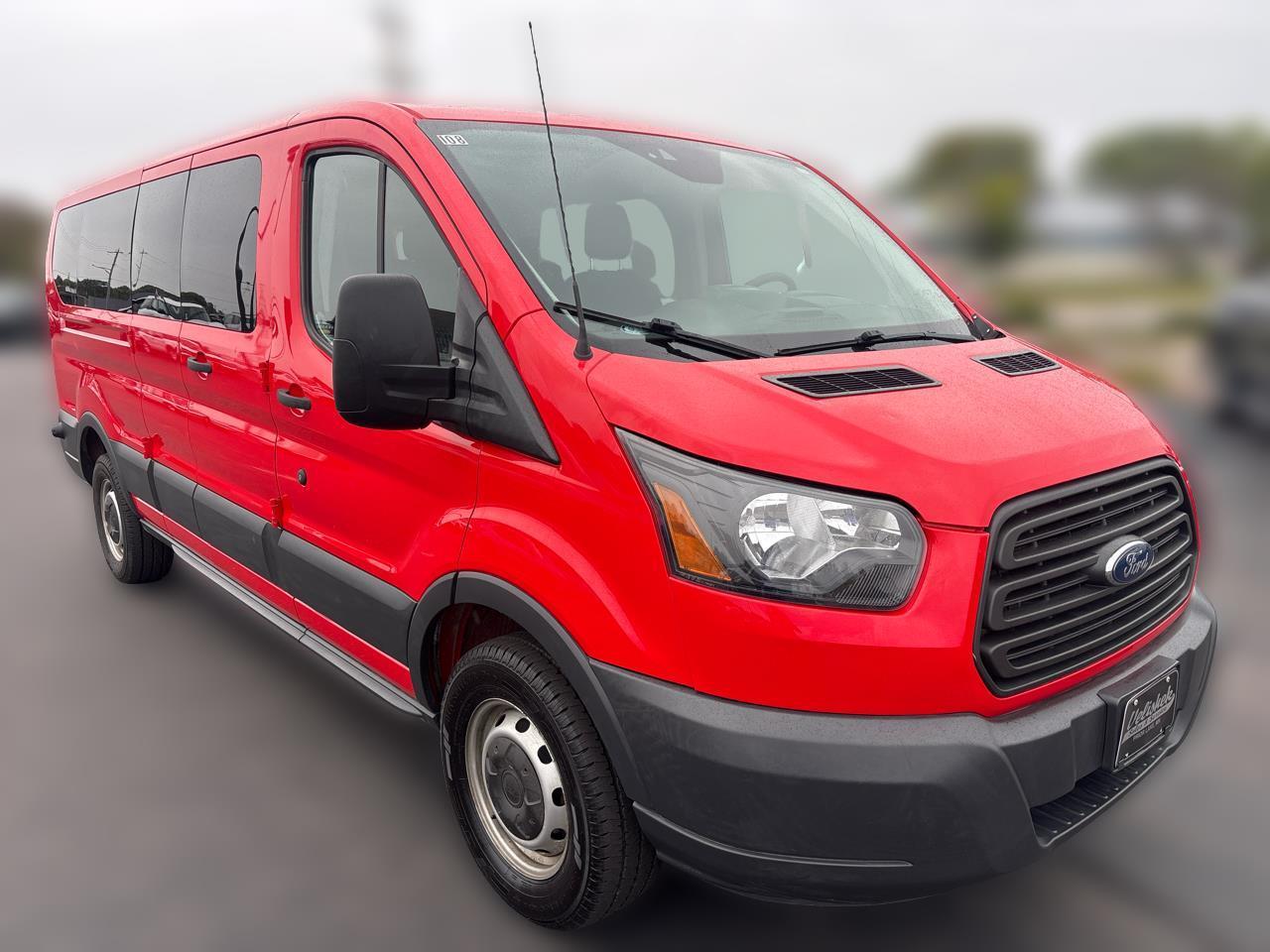 Ford Transit Passenger Wagon T-350 148" Low Roof XLT Swing-Out RH Dr 2018