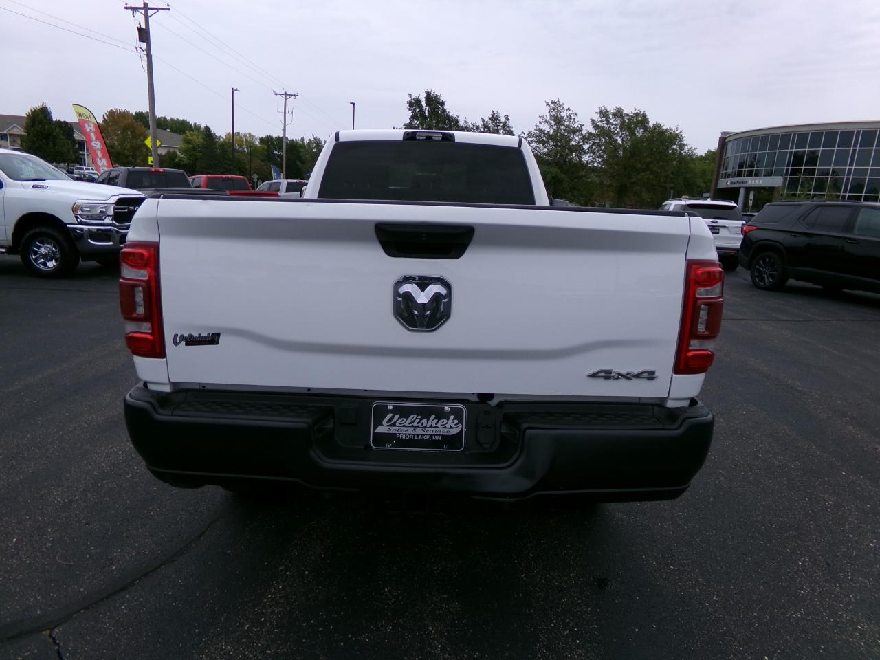 RAM 2500 Tradesman 4x4 Crew Cab 8' Box 2022