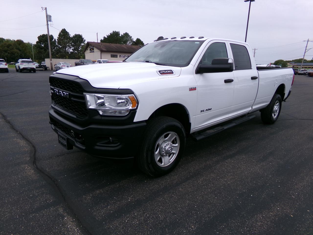 RAM 2500 Tradesman 4x4 Crew Cab 8' Box 2022