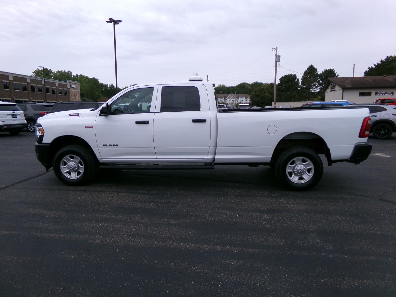 RAM 2500 Tradesman 4x4 Crew Cab 8' Box 2022